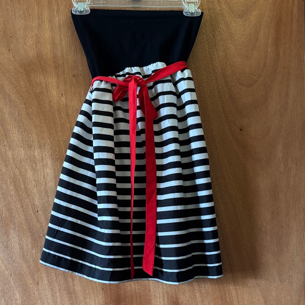 J Lee motherhood Striped Black & White maternity halter top,narrow Red belt (mlb